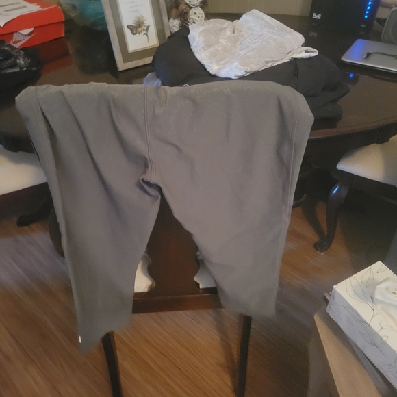 Yoga capris - Picture 2 of 2